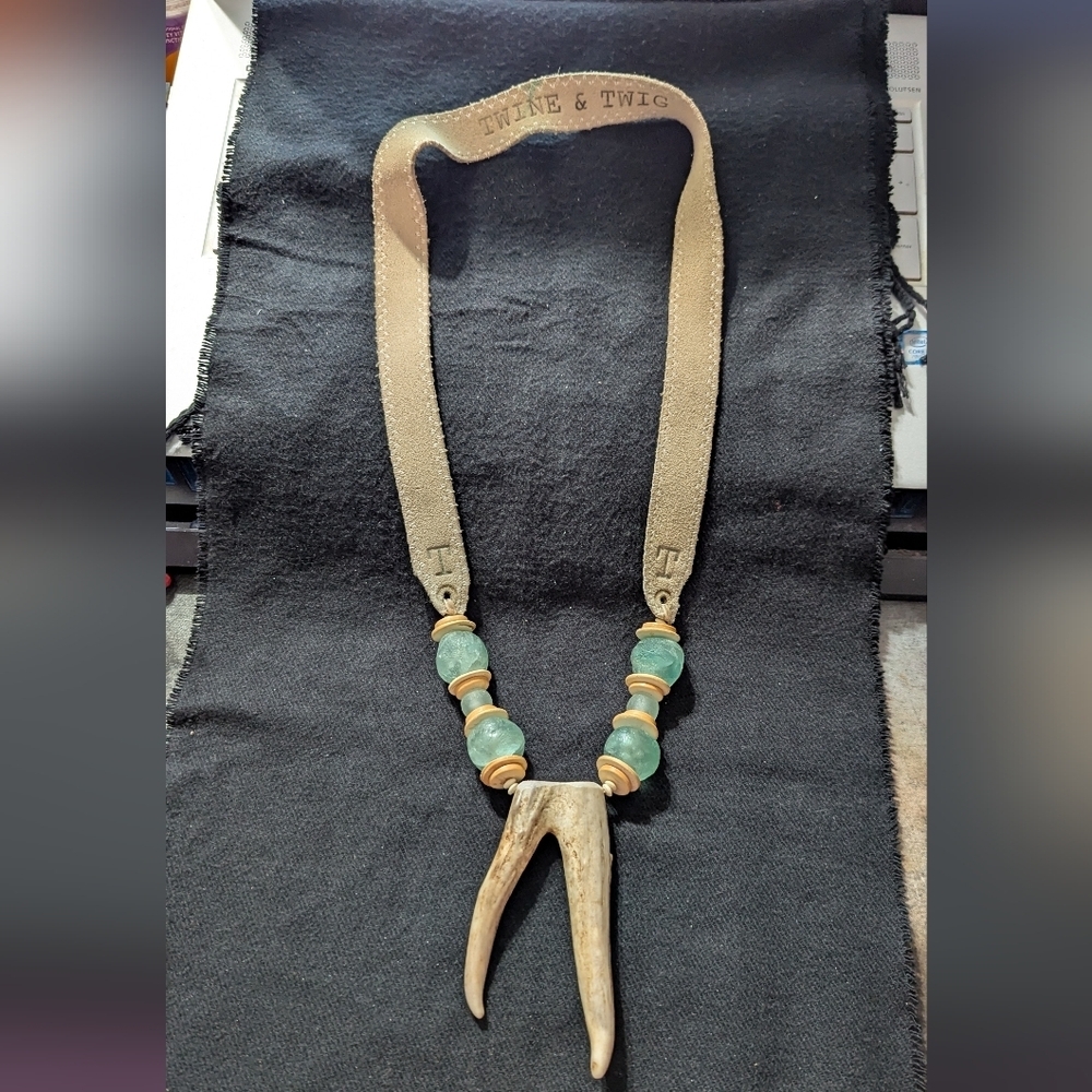 Twine And Twig Natural Deer Antler Green Beaded Leather Strap Statement Necklace
